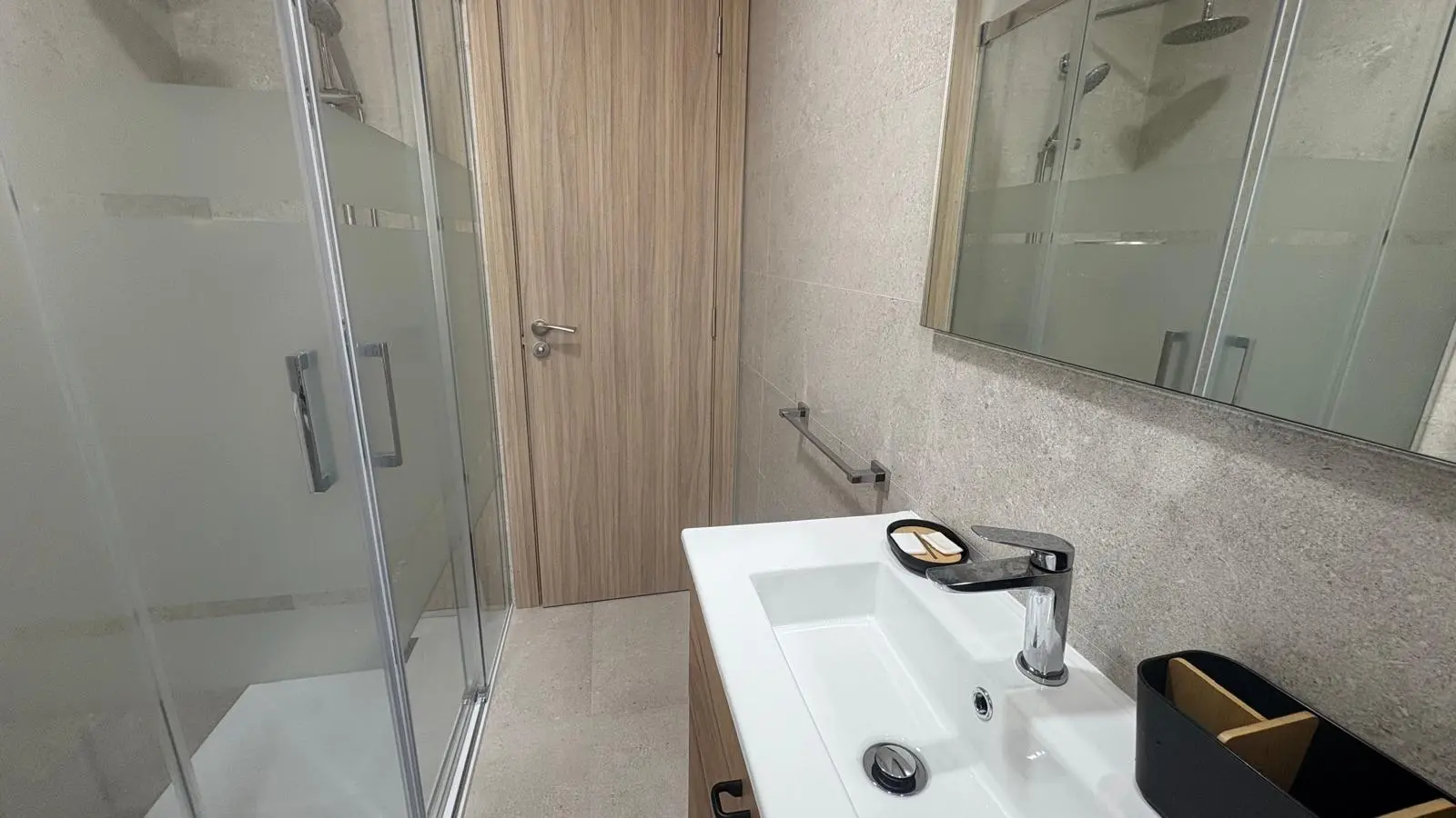 Baño moderno no apartamento LouroBeach I, Louro (Galicia)