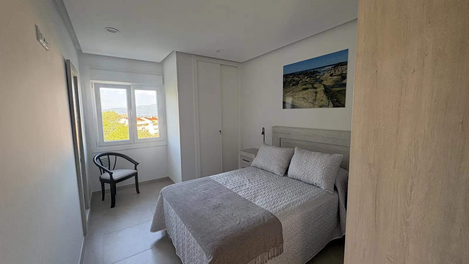 Cuarto matrimonial principal con cama de 150 cm, LouroBeach I, Louro