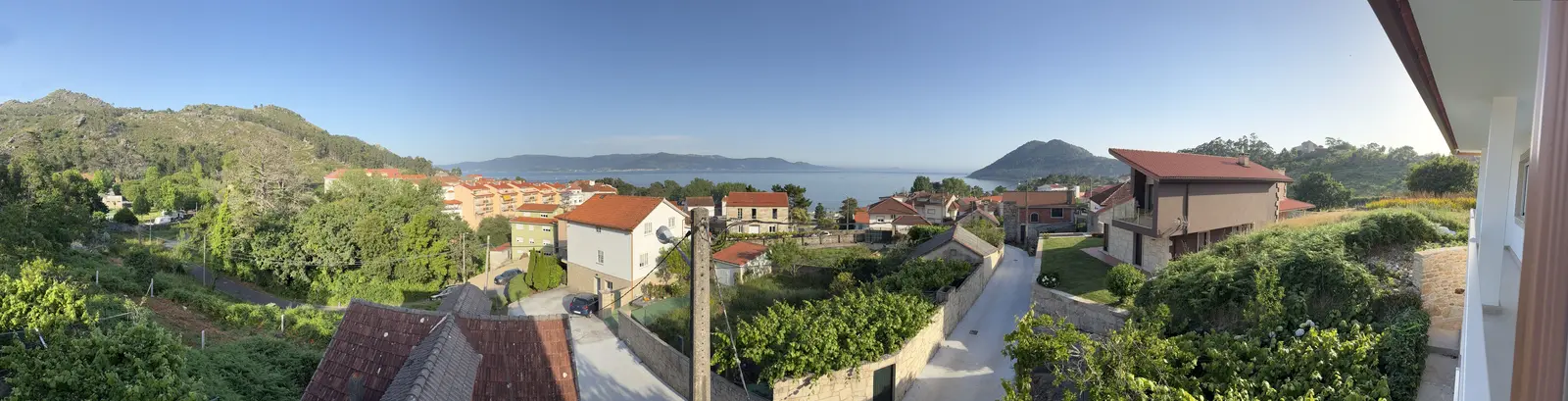 Vista panorámica desde o balcón de LouroBeach II cara ao Atlántico e o Monte Louro