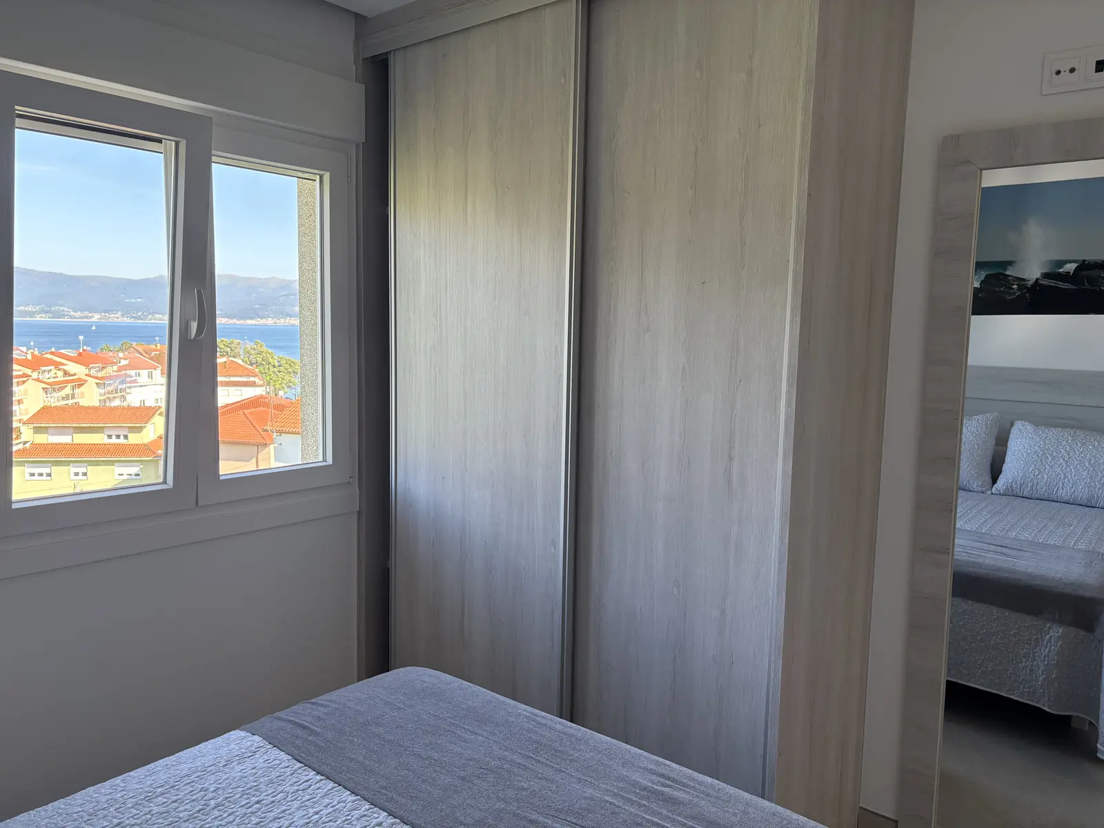 Dormitorio dobre secundario con ventá, LouroBeach II, Louro